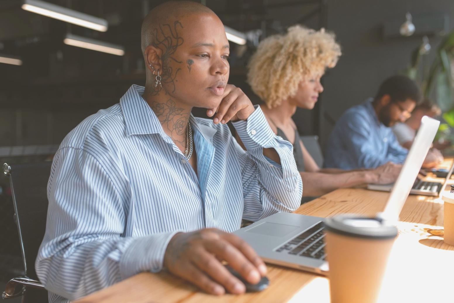 Unser erweitertes Team in einer Besprechung
